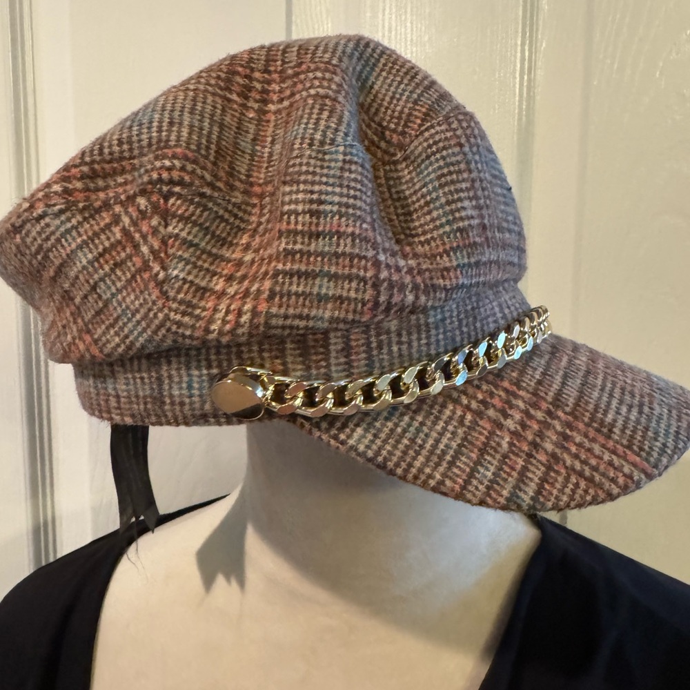 Plaid Newsboy Cap with Gold Chain Accent